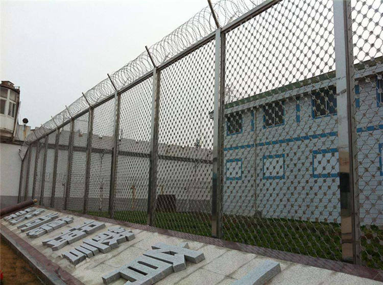 看守所、拘留所安裝防攀爬金屬隔離網時的注意事項
